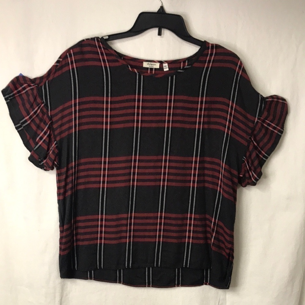 Dylan Women’s Tunic Top M Short Ruffle Sleeves Black Red Plaid Split Hem Boxy